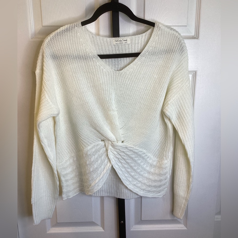 Chic Cream V-Neck Sweater by Full Circle Trends, size Large